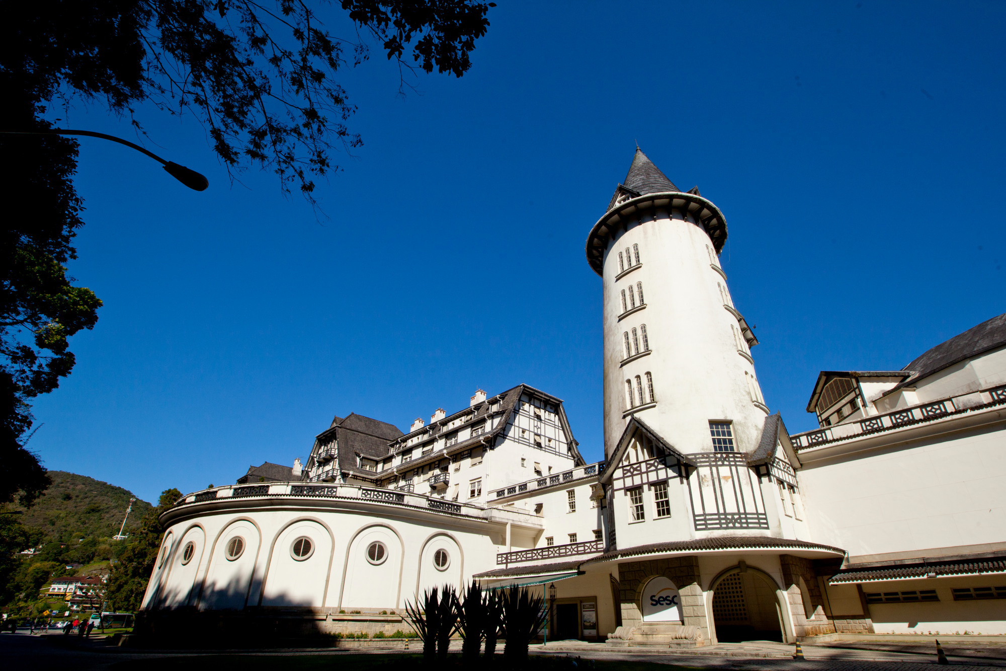 Construído para ser o maior cassino da América Latina, o Quitandinha , Rio de Janeiro, Verdear Turismo, Rio, Lugar Perfeito, Hotéis, Petrópolis, Buzios, Fotos do Rio, Verdear Turismo, Férias Turismo