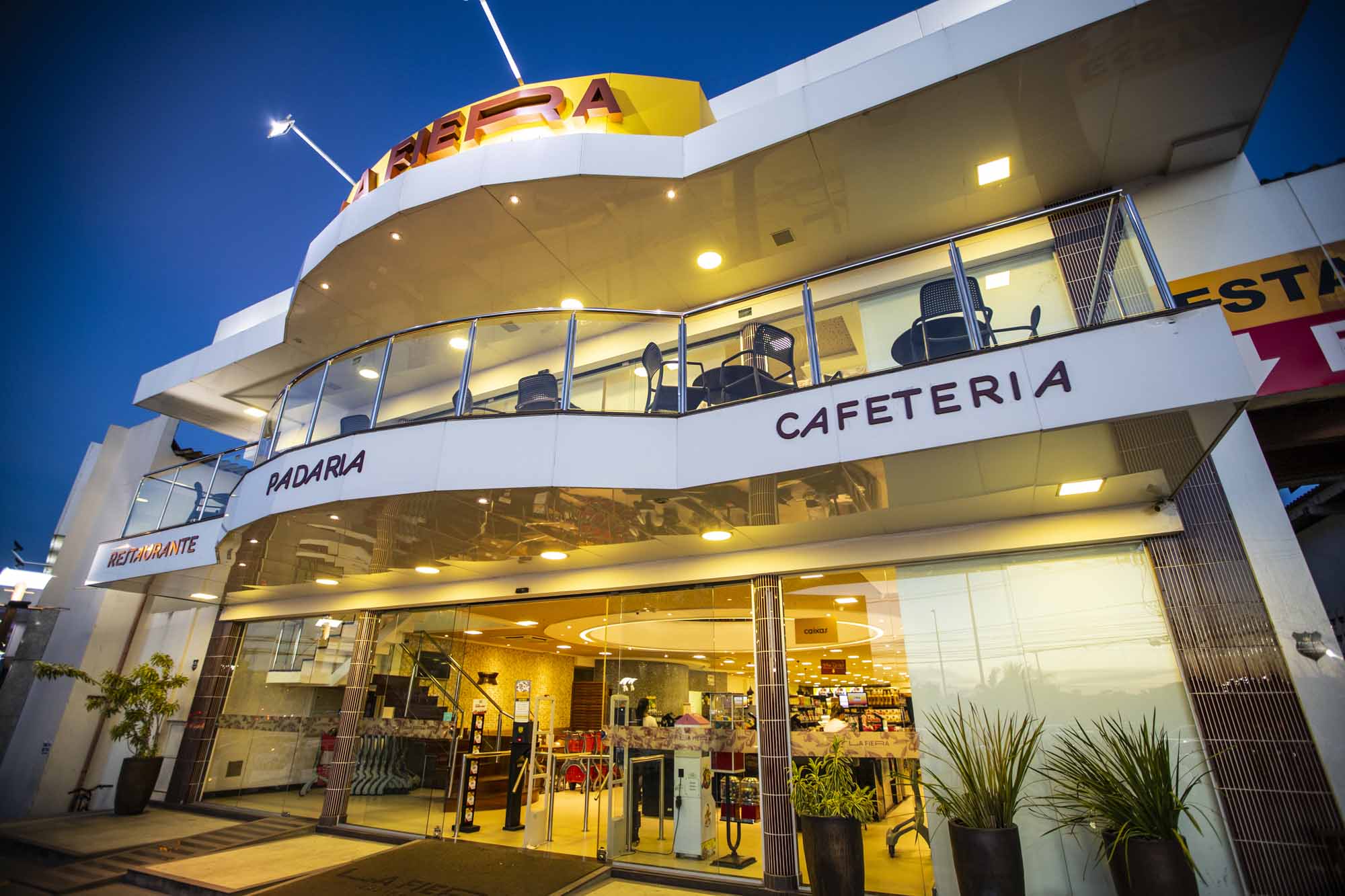 Outra dica do Lugar Perfeito é a Pizzaria La Estrada, simples e aconchegante, é muito bem avaliado no TripAdvisor e o melhor, ao lado do Mais Hotel, nem precisei do carro. Depois de tantas dicas para você comer bem eu não preciso nem dizer que os dias na academia têm sido intensos, né?!